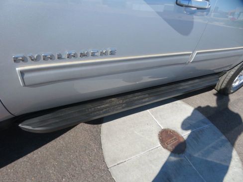 Used 2013 Chevrolet Avalanche LS image 16