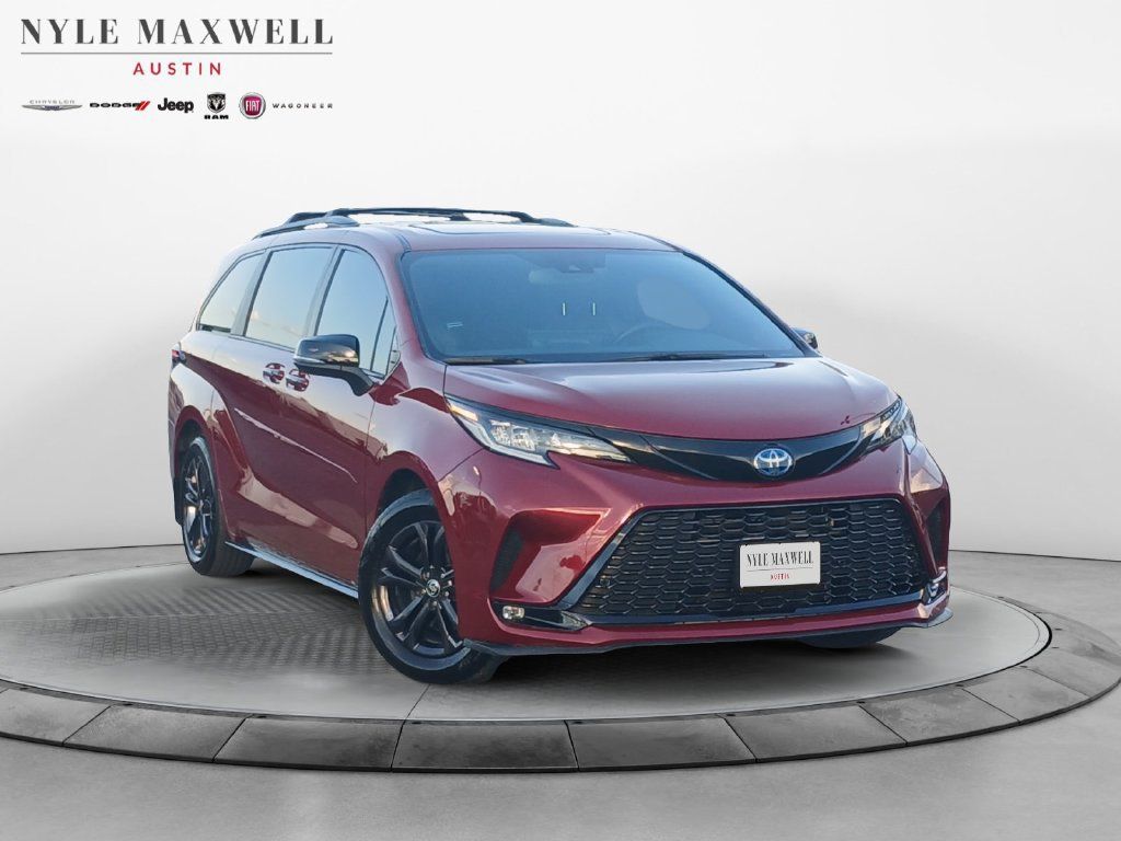 Used 2025 Toyota Sienna XSE w/ XSE Premium Package AWD/4WD image 2