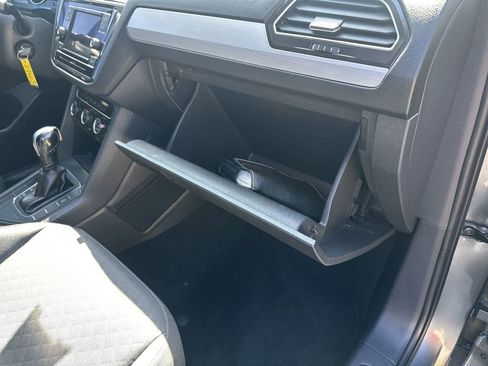 Used 2018 Volkswagen Tiguan S image 39