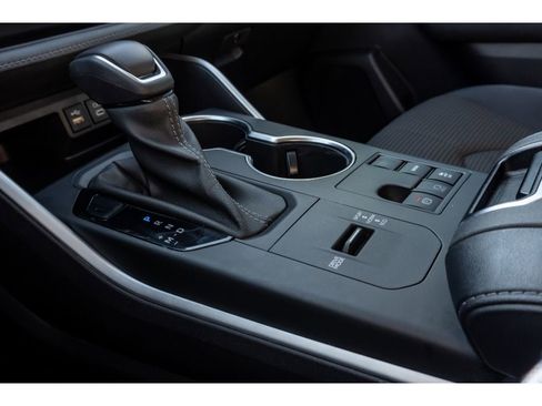 Used 2023 Toyota Highlander LE image 24