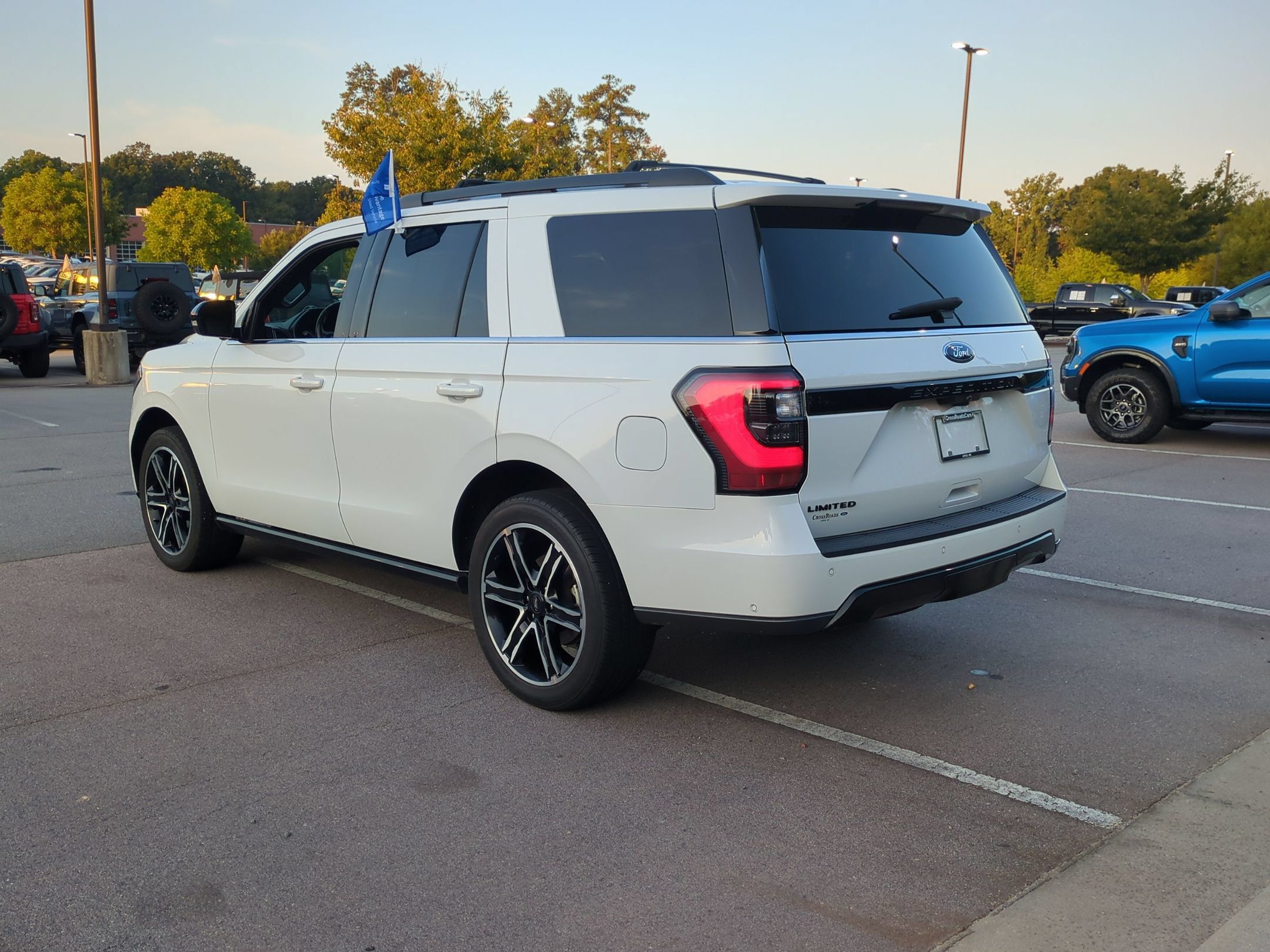 Used 2021 Ford Expedition Limited AWD/4WD image 6