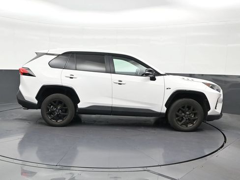 Used 2022 Toyota RAV4 LE FWD image 7