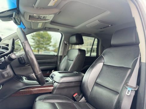 Used 2017 GMC Yukon SLT w/ Premium Edition AWD/4WD image 17