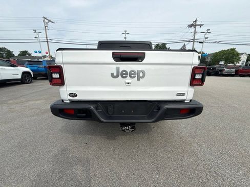 Certified 2022 Jeep Gladiator Overland w/ LED Lighting Group AWD/4WD image 4
