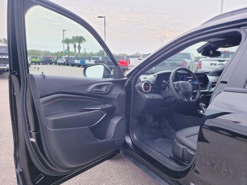 Used 2025 Chevrolet Trax RS w/ Sunroof Package image 11