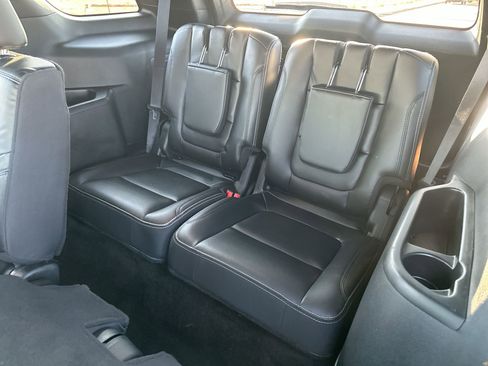 Used 2018 Ford Explorer Limited image 24