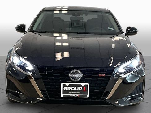 Used 2025 Nissan Altima 2.5 SR w/ SR Premium Package FWD image 3