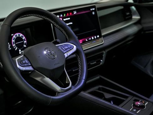 New 2026 Volkswagen Tiguan SE image 10