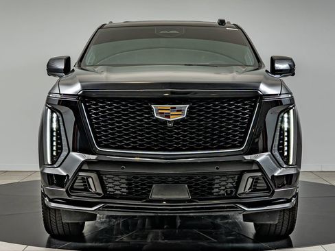 Used 2025 Cadillac Escalade V AWD/4WD image 2