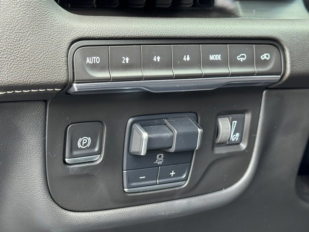 Certified 2022 Cadillac Escalade Sport w/ Touring Package AWD/4WD image 19