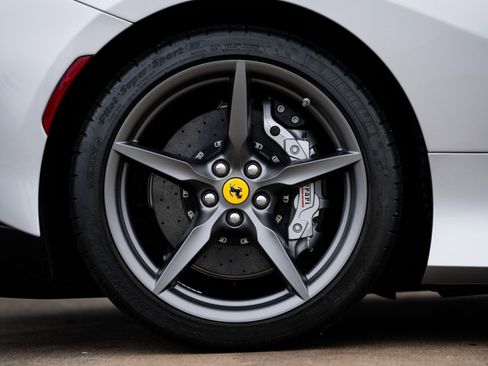 Used 2022 Ferrari F8 Tributo image 31