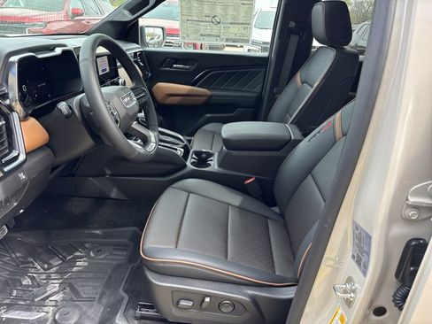 New 2026 GMC Canyon AT4 w/ Technology Plus Package AWD/4WD image 15