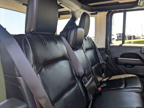 Used 2021 Jeep Wrangler Unlimited Rubicon AWD/4WD image 26