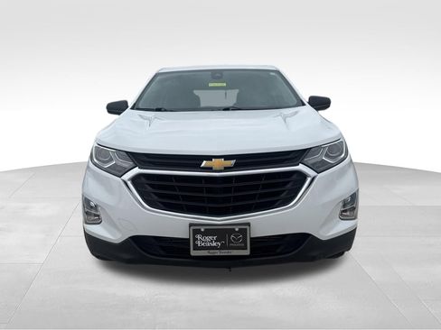 Used 2020 Chevrolet Equinox LS w/ LS Convenience Package FWD image 3