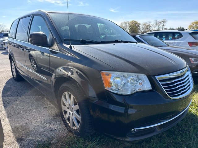 Used 2014 Chrysler Town & Country Touring FWD image 6