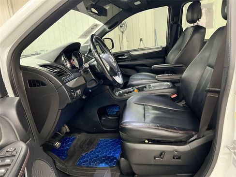 Used 2017 Dodge Grand Caravan GT image 19