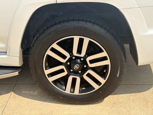 Used 2017 Toyota 4Runner Limited AWD/4WD image 4