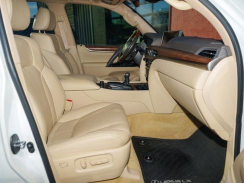 Used 2021 Lexus LX 570 4WD w/ Luxury Package image 11