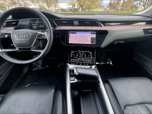 Used 2019 Audi e-tron Prestige w/ Prestige Package AWD/4WD image 16