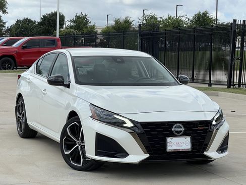 Used 2024 Nissan Altima 2.5 SR FWD image 2