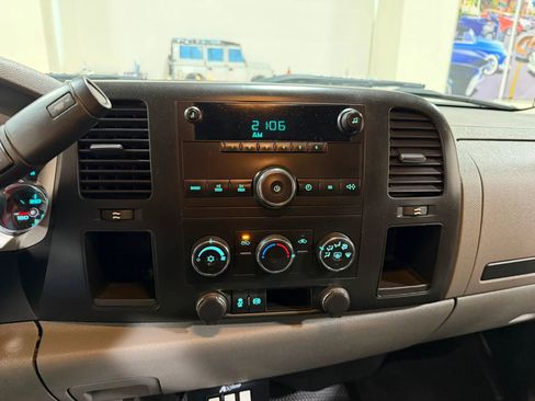 Used 2014 GMC Sierra 3500 W/T w/ Snow Plow Prep Package AWD/4WD image 40