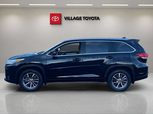 Certified 2017 Toyota Highlander XLE FWD image 2
