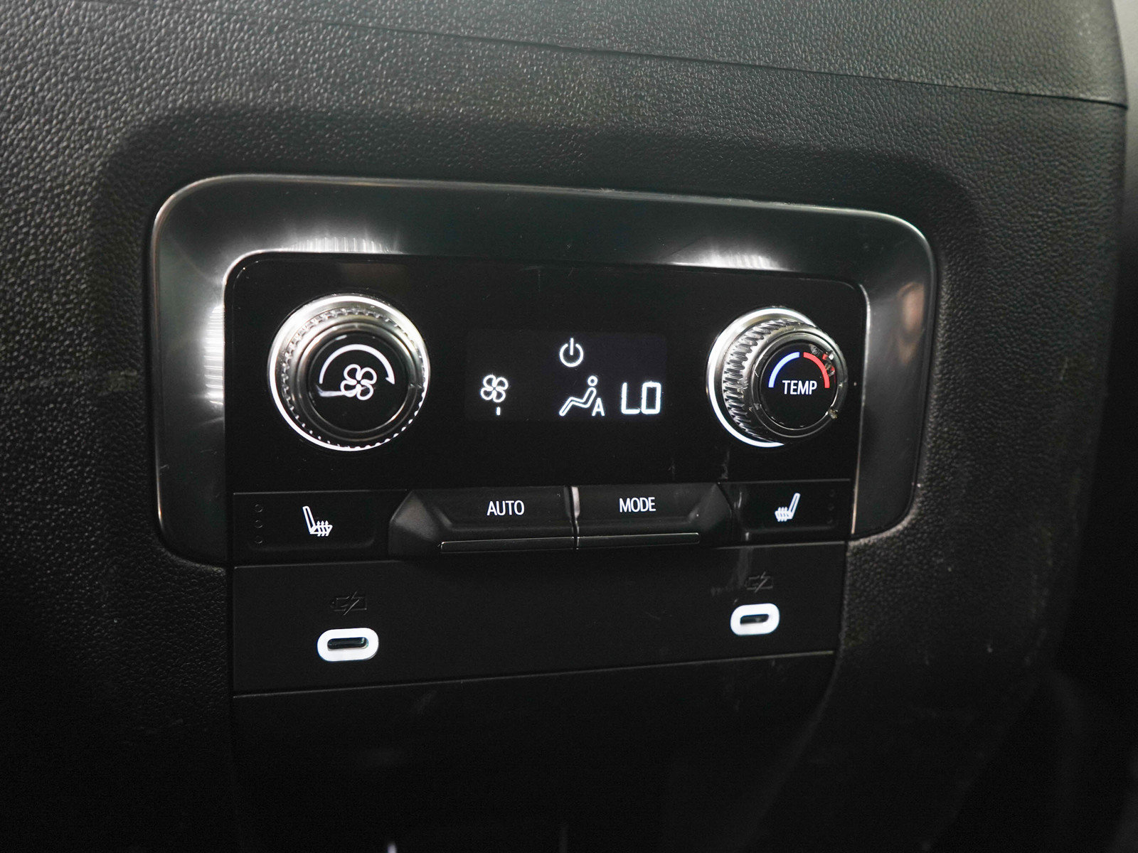 Used 2023 GMC Yukon XL SLT w/ SLT Premium Package AWD/4WD image 17