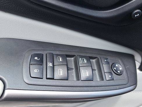 Used 2021 Jeep Cherokee Limited w/ Elite Package FWD image 28