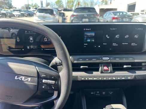 Used 2025 Kia K4 LXS image 17