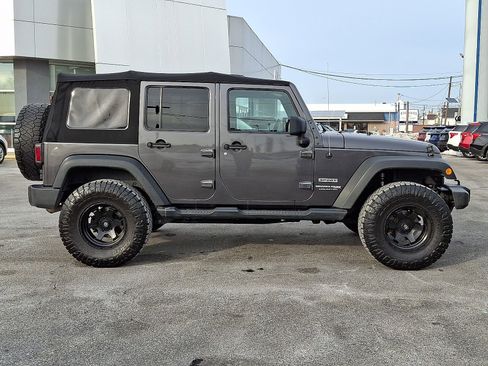 Used 2018 Jeep Wrangler Unlimited Sport S image 6
