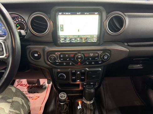 Used 2023 Jeep Wrangler Unlimited Sahara w/ LED Lighting Group AWD/4WD image 31