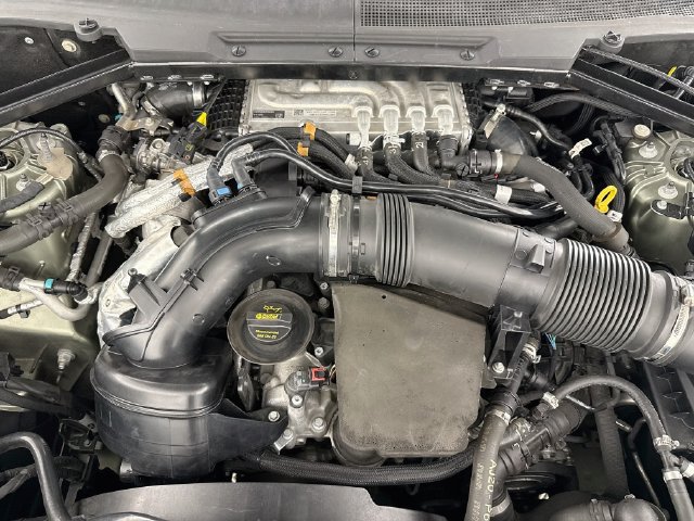 Used 2020 Land Rover Defender 110 First Edition AWD/4WD image 32