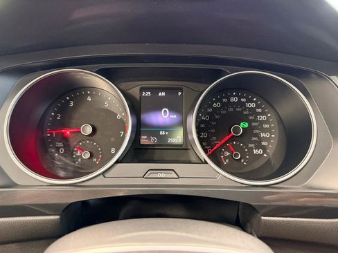 Used 2018 Volkswagen Tiguan SEL w/ 3rd Row Seat Package AWD/4WD image 36