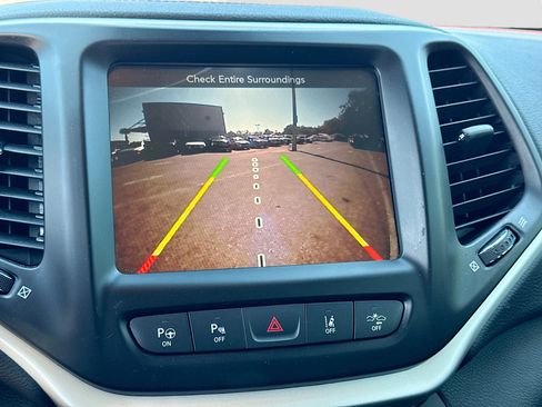 Used 2018 Jeep Cherokee Trailhawk w/ Quick Order Package 27L image 31