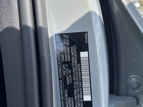 Certified 2025 Volvo XC60 B5 Plus AWD/4WD image 24