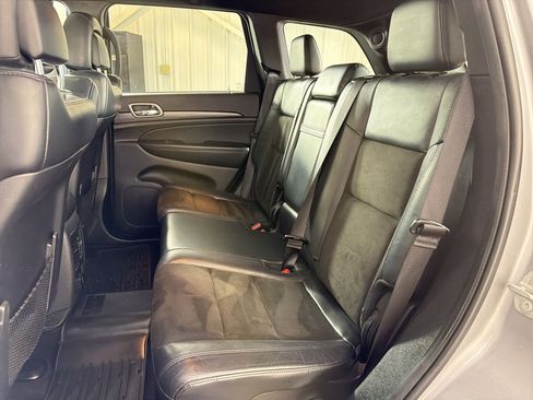 Used 2019 Jeep Grand Cherokee Altitude image 15