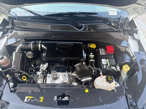 Used 2024 Jeep Compass Latitude AWD/4WD image 17