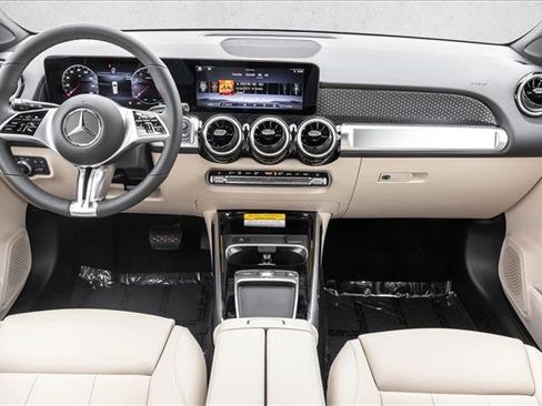 New 2026 Mercedes-Benz GLB 250 4MATIC image 21