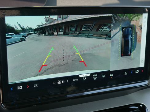 New 2025 Ford Expedition Active image 14