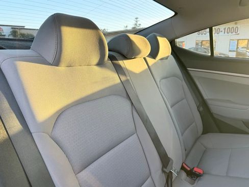 Used 2017 Hyundai Elantra SE image 23