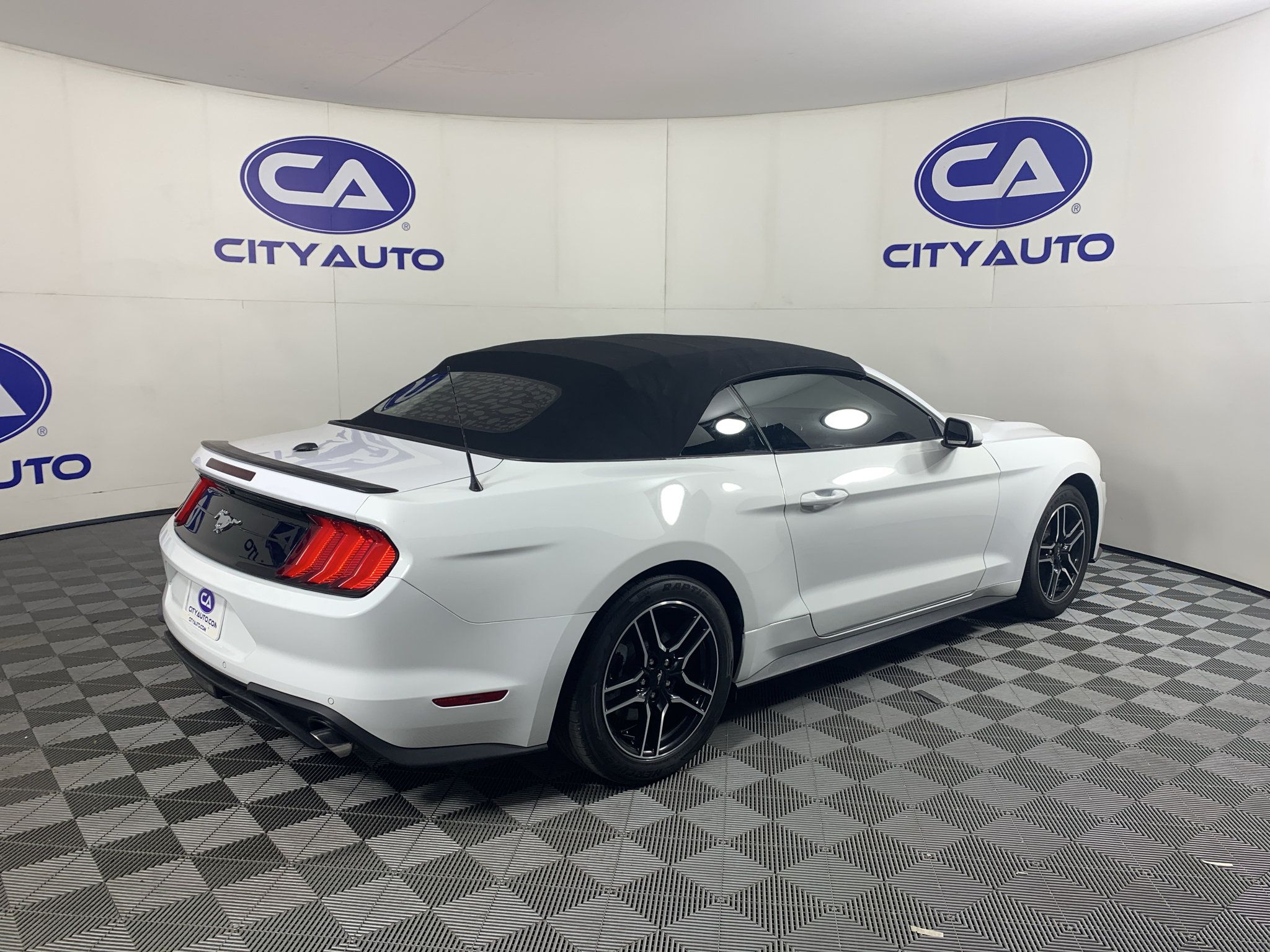 Used 2022 Ford Mustang Premium RWD image 4