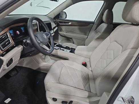 New 2026 Volkswagen Atlas SE image 9