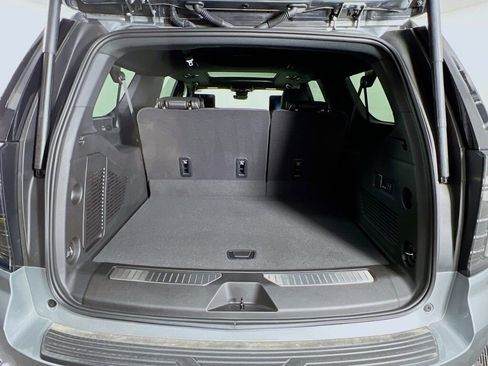 New 2025 Chevrolet Suburban Premier image 29