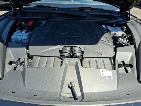 Used 2024 Porsche Cayenne S image 29