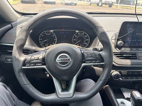 Used 2021 Nissan Altima 2.5 SR FWD image 9