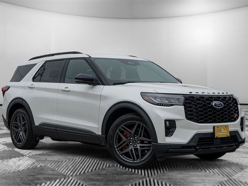 Used 2025 Ford Explorer ST RWD image 1