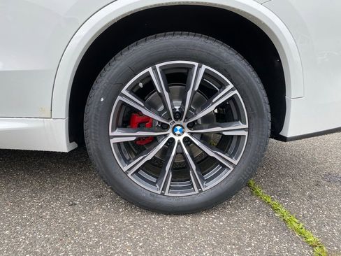 New 2026 BMW X5 xDrive40i w/ M Sport Package AWD/4WD image 5