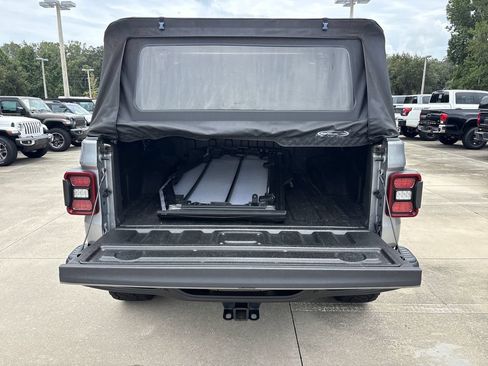 Used 2020 Jeep Gladiator Rubicon AWD/4WD image 30