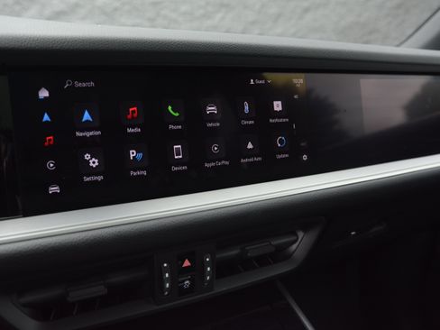 Certified 2025 Porsche Cayenne AWD/4WD image 20