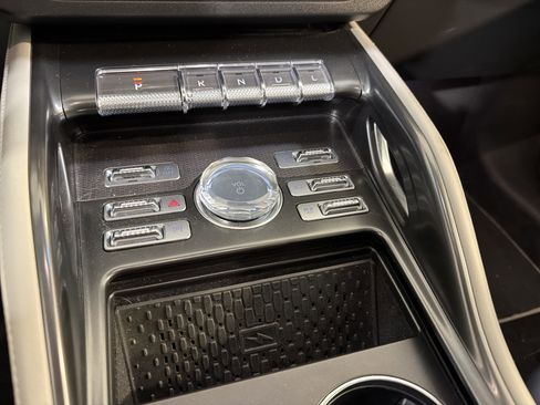 Used 2024 Lincoln Nautilus Premier image 19